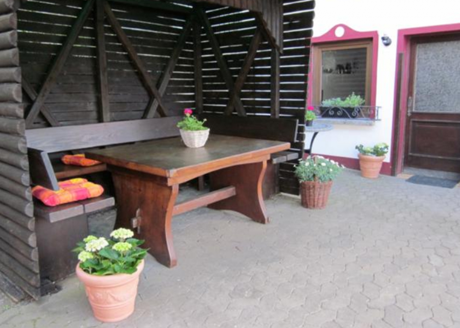 G&auml;stehaus am Fels